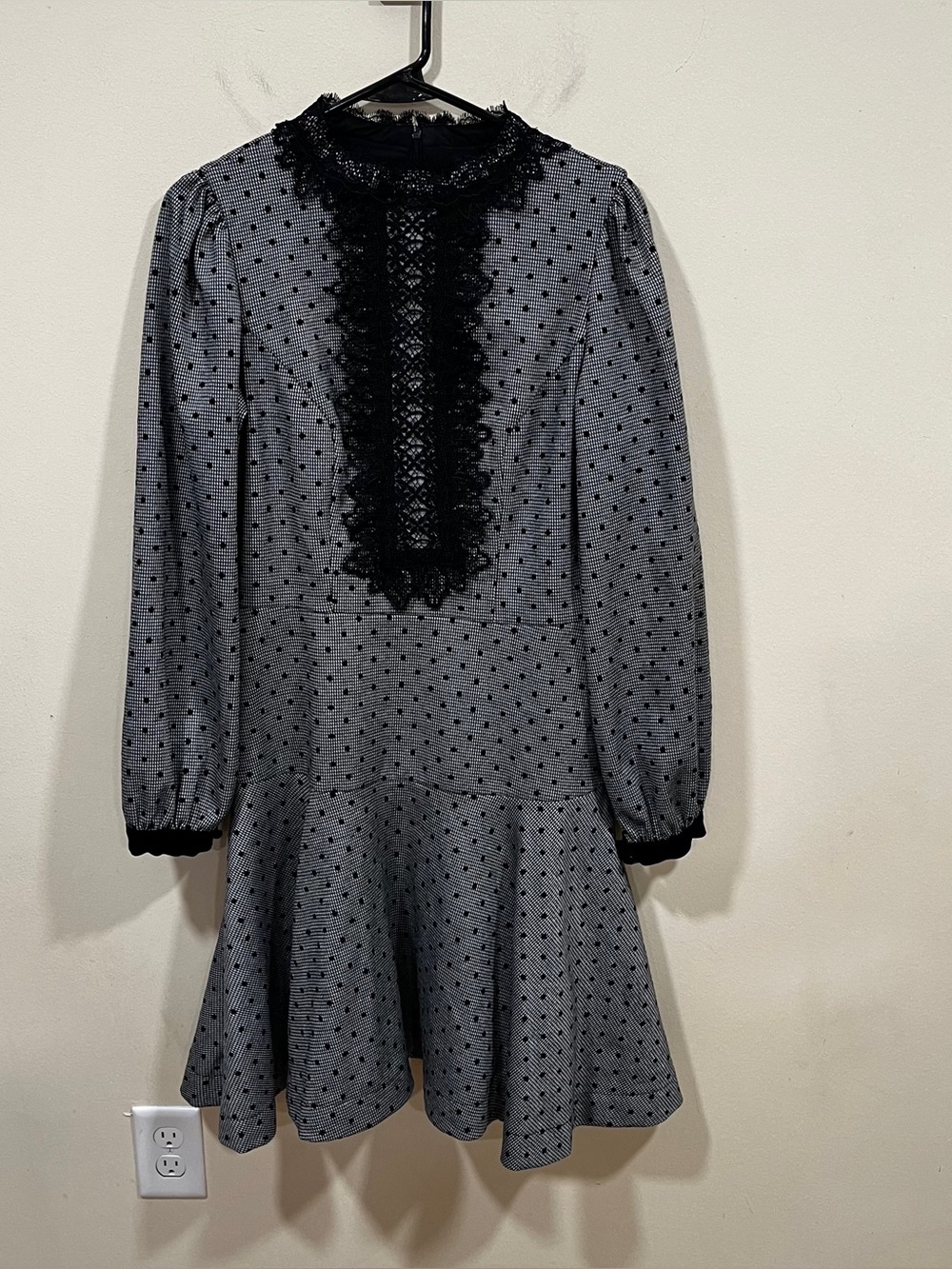 VTG Miri New York grey black long-sleeve mini dress featuring a polka-dot Small